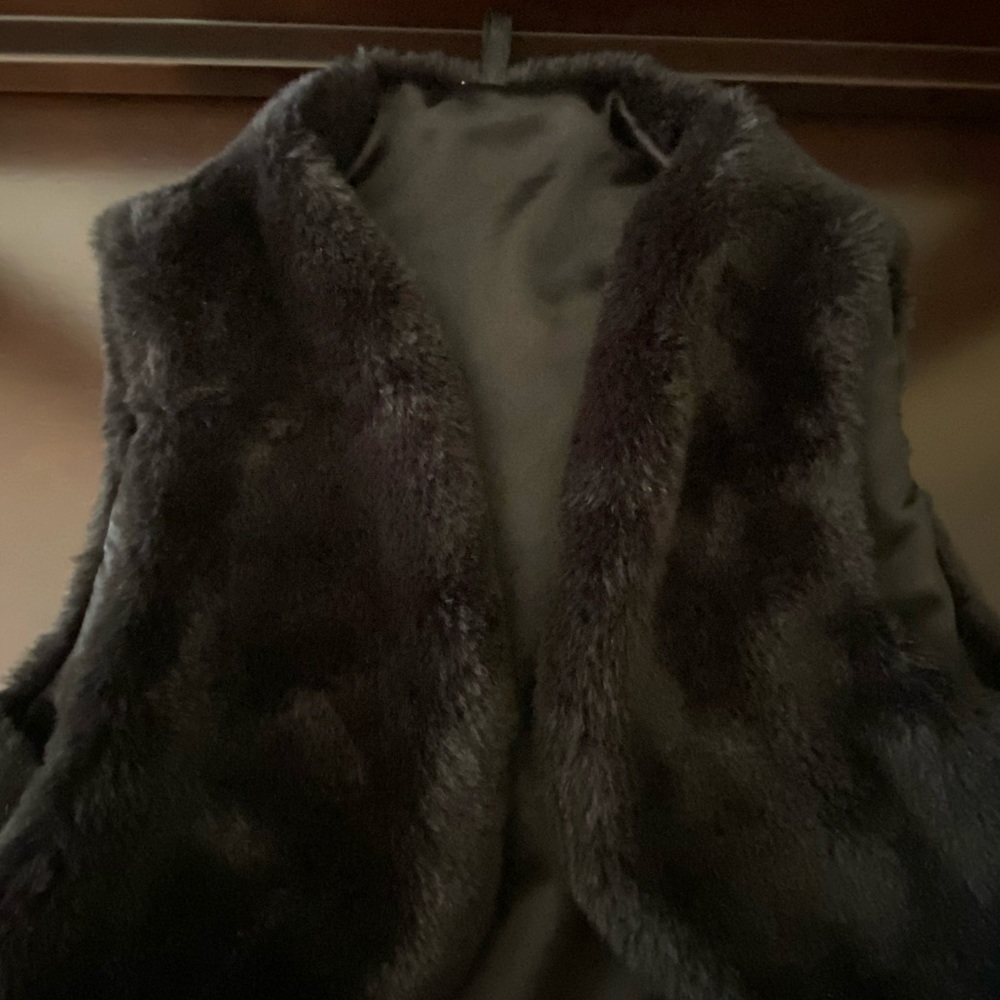 Fluffy cropped jacket.